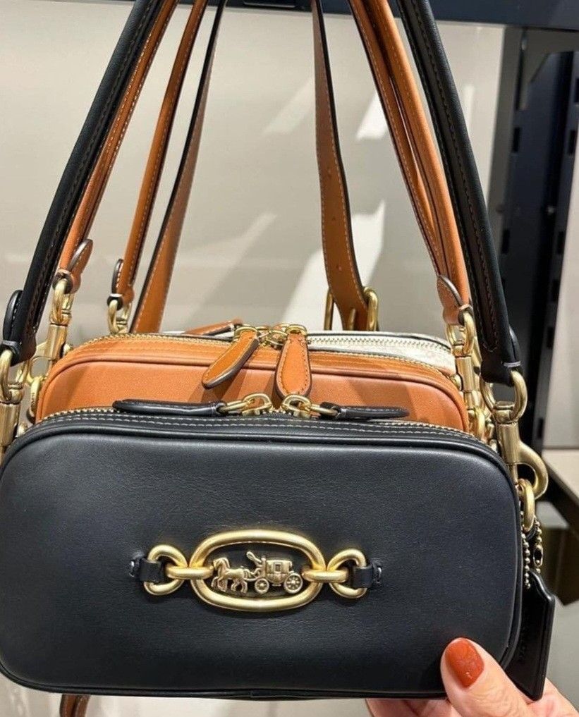 Preorder Coach avery ladies shoulder bag with horse and carriage