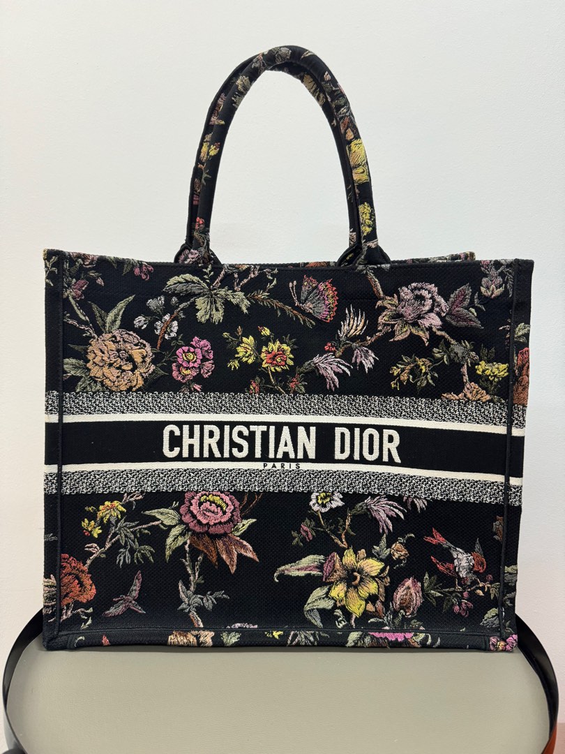 RECEIPT RTP 4 900 DIOR BOOK TOTE Luxury Bags Wallets on Carousell