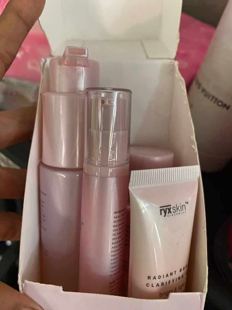 Ryx Radiant Boost (Category: Face Care) located in Quezon City. Submitted by king_tine (Listing ID 1276170565, Image 2). Description: Ryx Radiant Boost One day lang talaga nagamit, pinatch test lang but unfortunately di ako hiyang . .