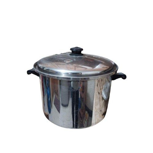 Saladmaster 10 QT Roaster (Category: Cookware & Accessories) located in Manila. Submitted by brilliantboutique (Listing ID 1276280534, Image 1). Description: Only used once Healthy po magluto here.