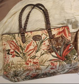 Ferragamo discount tote sale