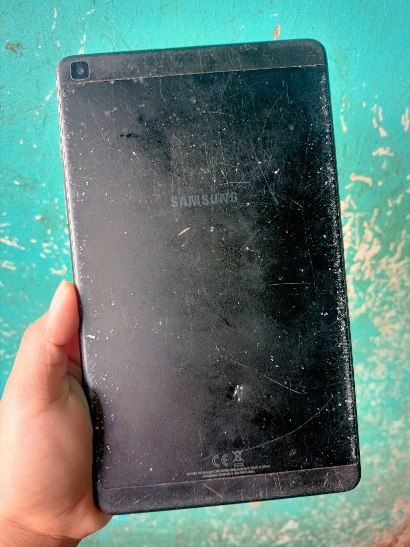SAMSUNG GALAXY TAB A 8.0 2019 (Category: Android) located in Quezon City. Submitted by chel2704 (Listing ID 1276152667, Image 3). Description: SAMSUNG GALAXY TAB A 8.0 (2019) UNIT ONLY 8.0 INCHES 2GB/32GB 8MP MAINCAM 5MP SELFIECAM 5100MAH 4G LTE, WITH SIM & M.CARD SLOT (ANY SIM WILL DO) ISSUE SCRATCHES SA BACKCASE WHICH IS NORMAL SA MGA 2ND HAND..