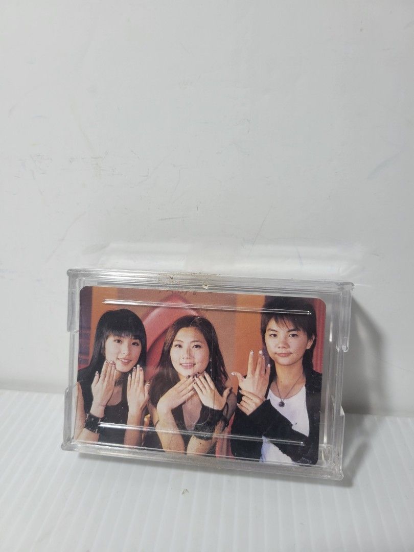 SHE 撲克牌, 書籍、休閒與玩具, 玩具、公仔、桌遊在旋轉拍賣