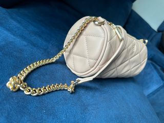 (Category: ) located in . Submitted by priya1517 (Listing ID 1276193965, Image 1). Description: .