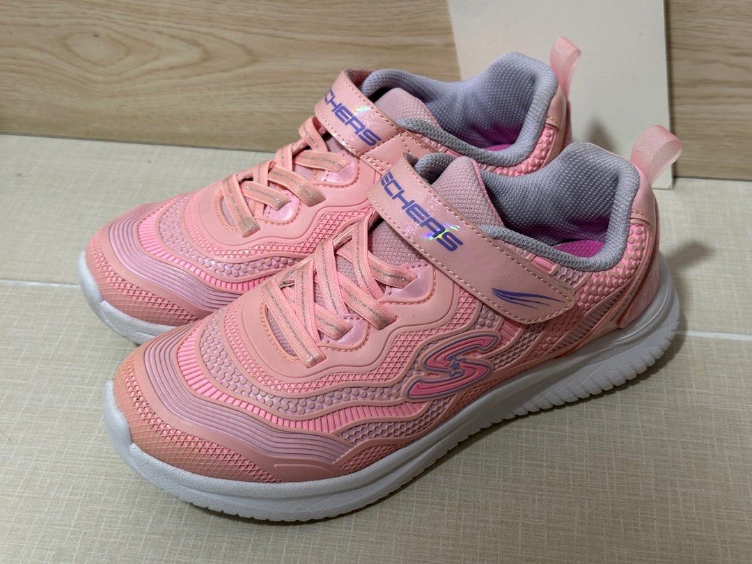Girls pink skechers 2025