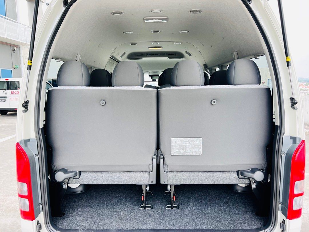 Toyota Hi Roof Commuter 2.8A62872685661057114
