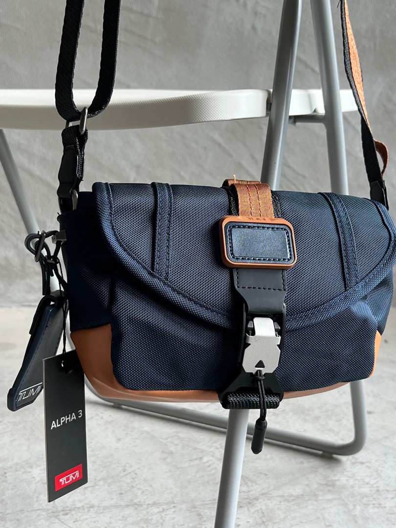 Tumi alpha hotsell 3 sling bag
