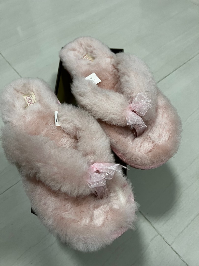 Uggs fuzzy discount flip flops
