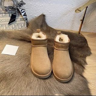 (Category: ) located in . Submitted by winneswardrobe (Listing ID 1276233084, Image 1). Description: .