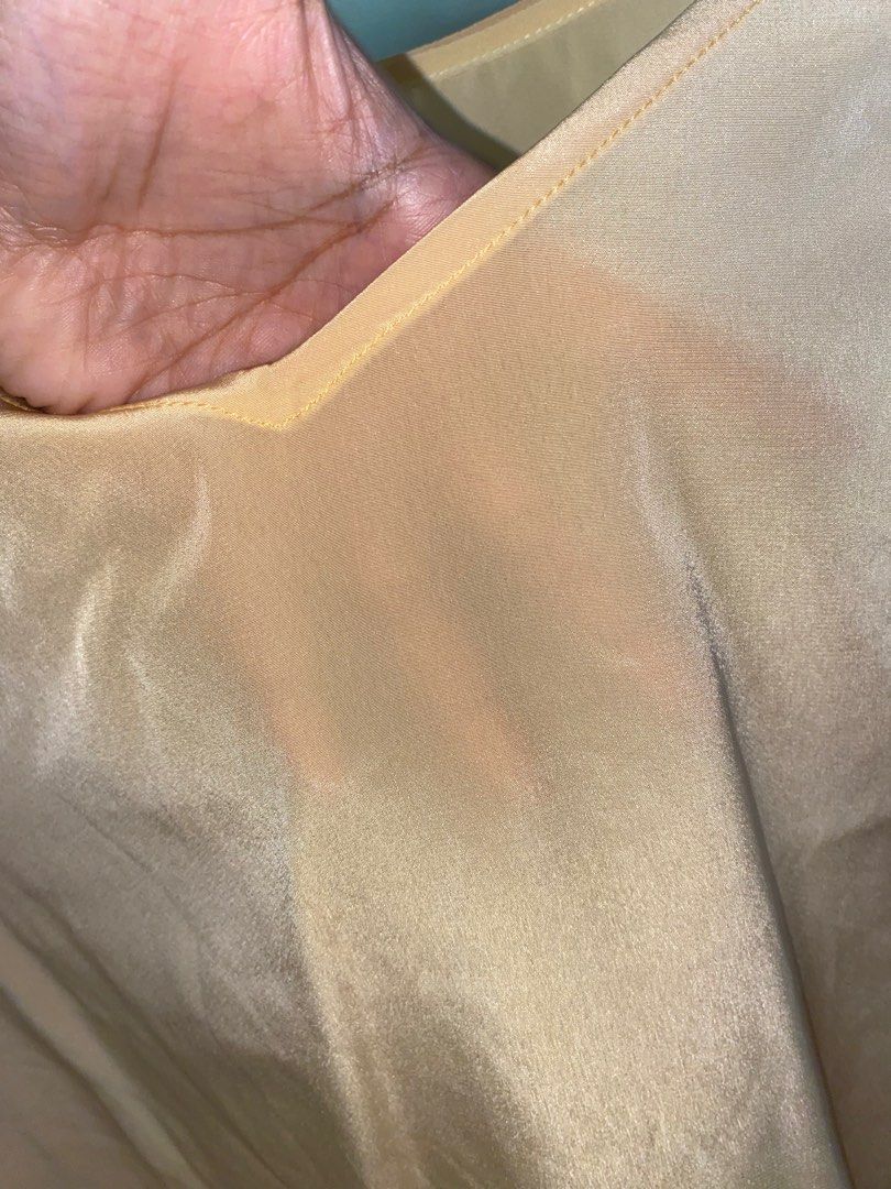 Yellow blouse (Category: Blouses) located in Kuala Lumpur. Submitted by gyurin21 (Listing ID 1276216498, Image 3). Description: A bit see thru Warna kuning princess belle ( dalam gambar lain sikit sebab flash).