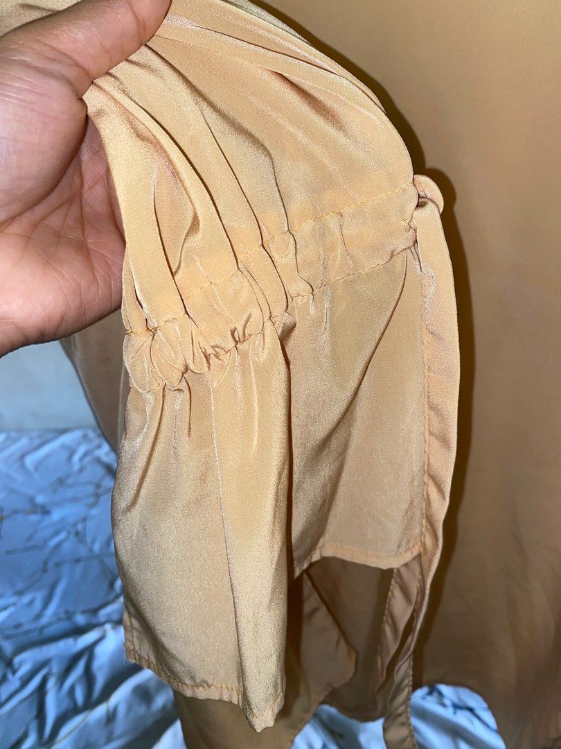 Yellow blouse (Category: Blouses) located in Kuala Lumpur. Submitted by gyurin21 (Listing ID 1276216498, Image 2). Description: A bit see thru Warna kuning princess belle ( dalam gambar lain sikit sebab flash).