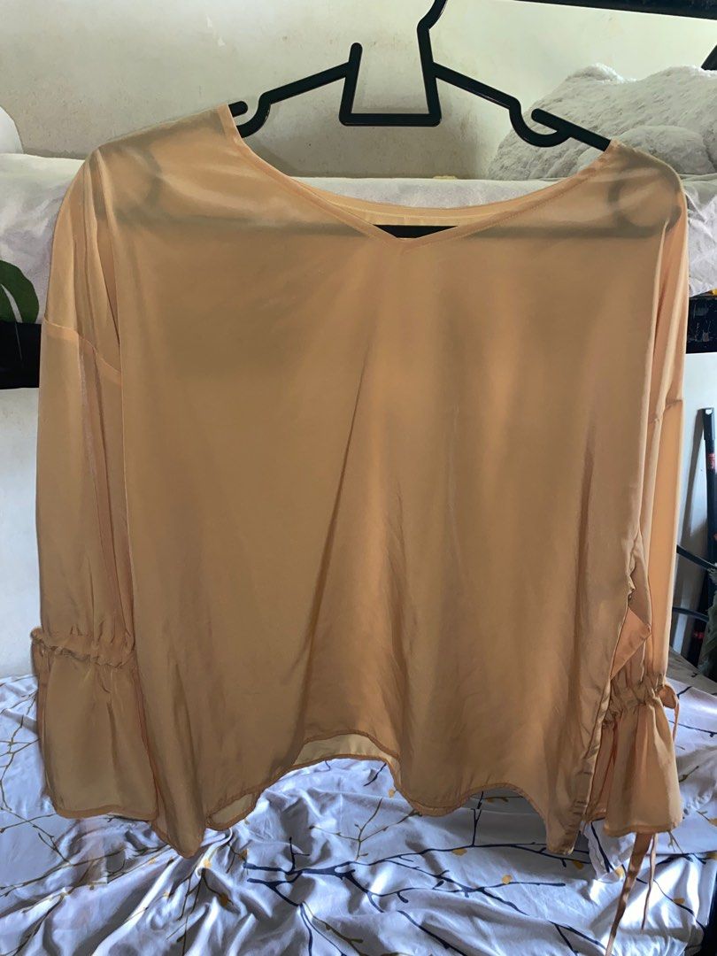 Yellow blouse (Category: Blouses) located in Kuala Lumpur. Submitted by gyurin21 (Listing ID 1276216498, Image 1). Description: A bit see thru Warna kuning princess belle ( dalam gambar lain sikit sebab flash).