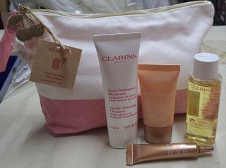 #2024 declutter Authentic Clarins set with pouch perfect for gift.