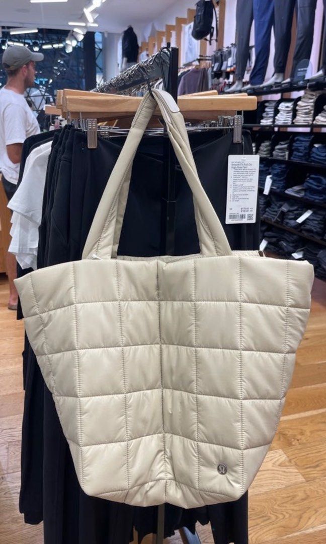 lululemon quilted bag 26l 🇦🇺 Lululemon Quilted Grid Tote Bag 26L, Women's Fashion, Bags & Wallets,  Shoulder Bags on Carousell