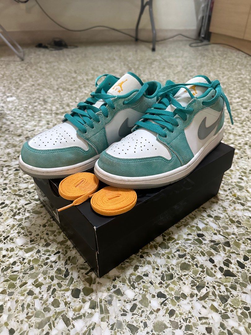 Air Jordan 1 Low SE New Emerald Taxi White Men s Fashion