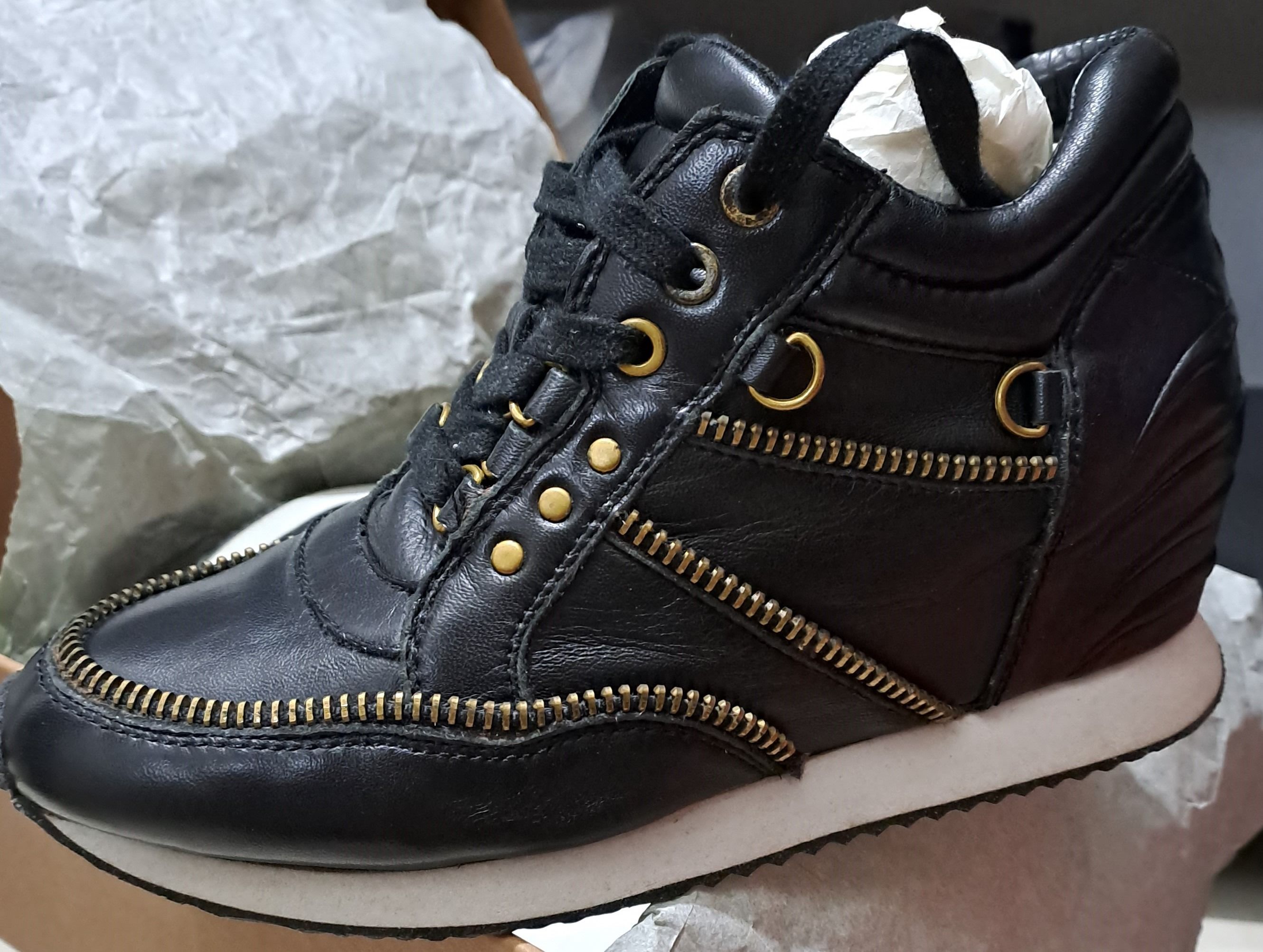 Wedge hotsell trainers black