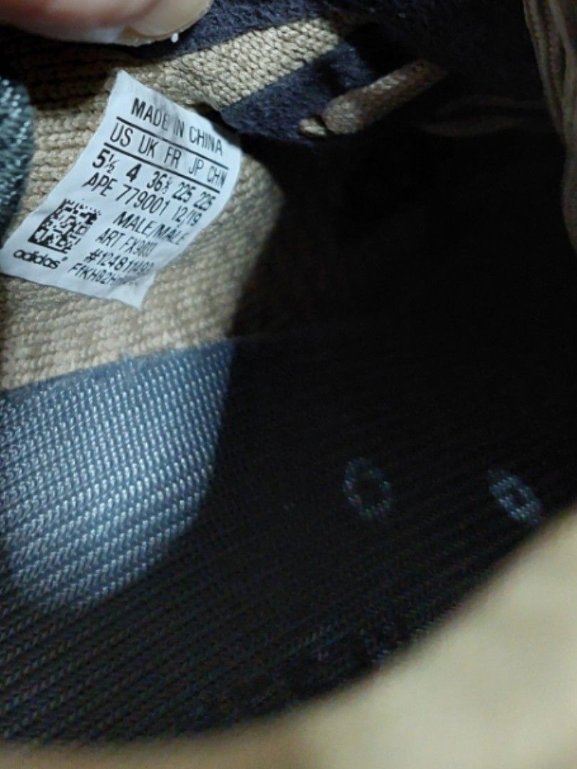 Authentic Adidas Ultraboost 21 US 5 (Category: Sneakers) located in Paranaque City. Submitted by erick_e (Listing ID 1282884598, Image 3). Description: -Authentic Adidas ultraboost 21 US 5 -Used -Color primeblue -Yeezy boost 350 earth US 5 1/2 -500peso only -Color earth brown -extra shoes.