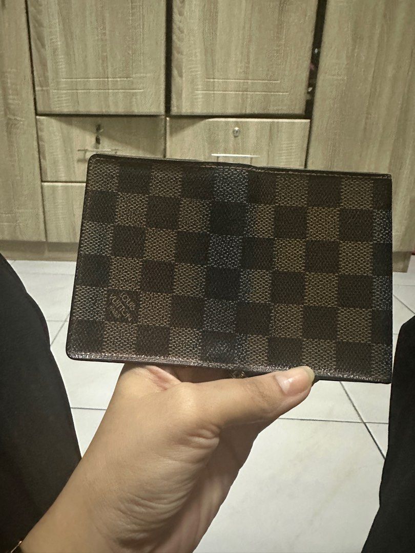 Authentic Louis vuitton damier enveloppe carte de visite (Category: Luxury Bags & Wallets) located in Makati City. Submitted by luxebyjoyce (Listing ID 1282824604, Image 2). Description: 💯 authentic items Bought in Japan With dust bag included Issue: Visible dark leather markings Location: Makati MOP: Gcash/BPI.