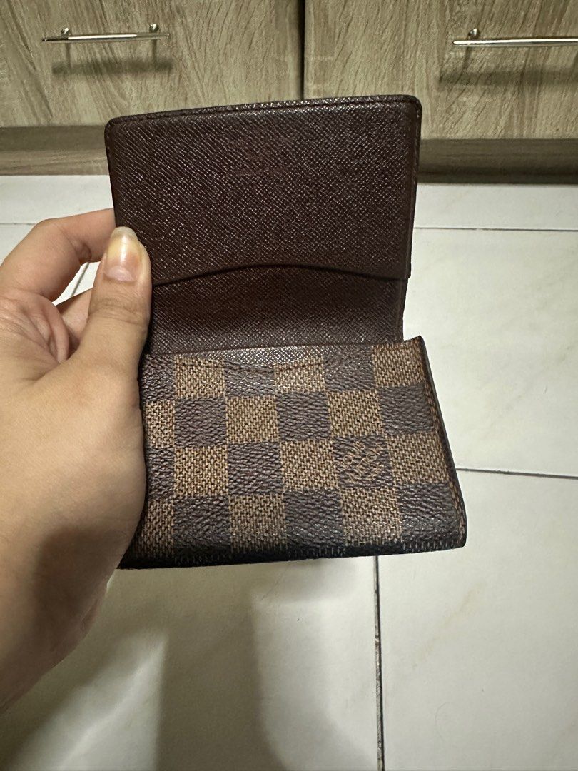 Authentic Louis vuitton damier enveloppe carte de visite (Category: Luxury Bags & Wallets) located in Makati City. Submitted by luxebyjoyce (Listing ID 1282824604, Image 3). Description: 💯 authentic items Bought in Japan With dust bag included Issue: Visible dark leather markings Location: Makati MOP: Gcash/BPI.