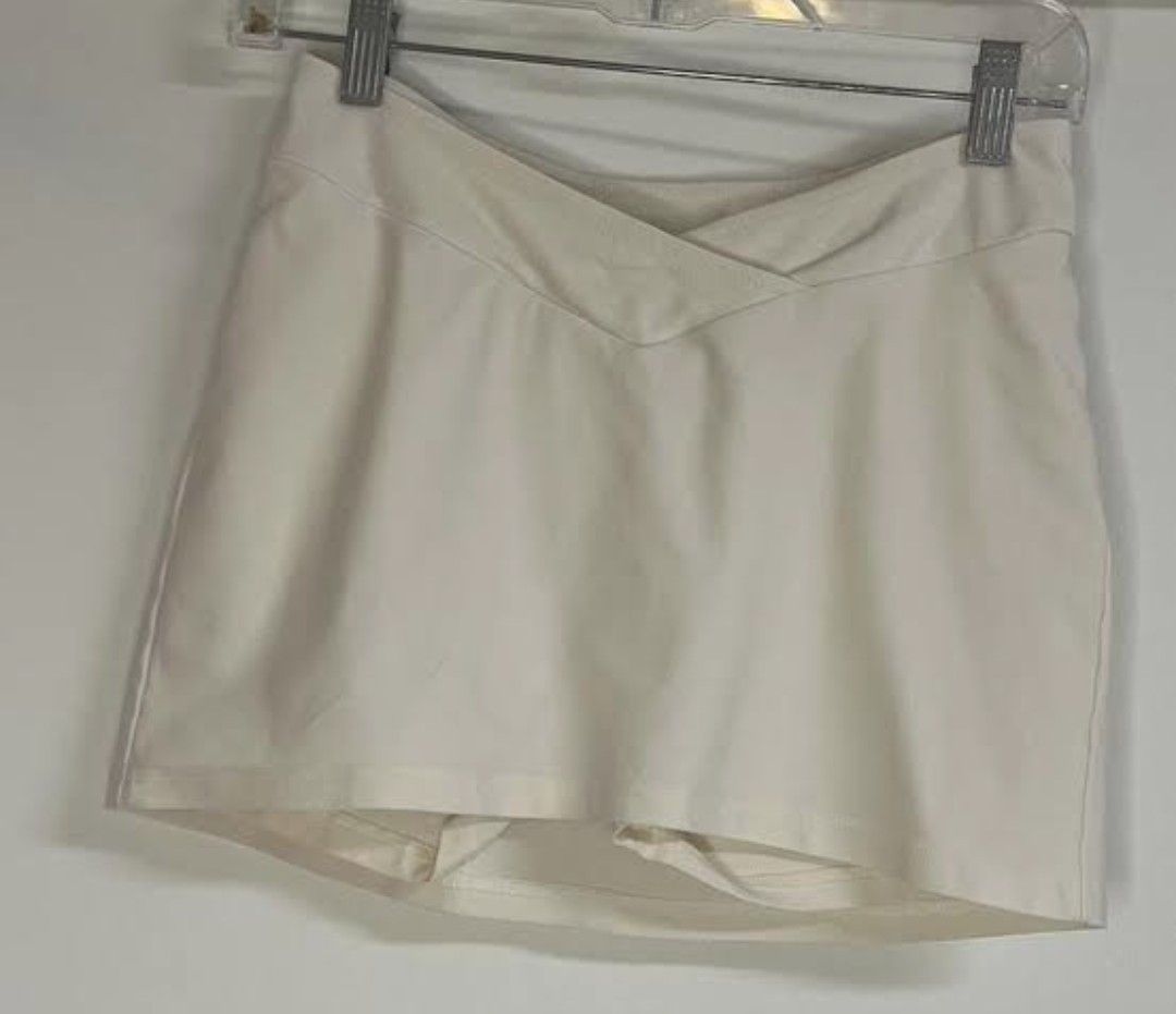 AYM Studio V-Front Mini Skort (Category: Skirts) located in Quezon City. Submitted by thingers (Listing ID 1282925864, Image 3). Description: Brand new AYM V-Front Mini Skort Bought from the UK and retails for £39 https: //www.tiktok.com/@alie.mackintosh/video/7114707746502593798 Size Large on tag but will fit up to XL Comfortable thick fabric with stretch and not see through at all. Great for casual streetwear or for tennis/golf girlies 🎾⛳ RFS: