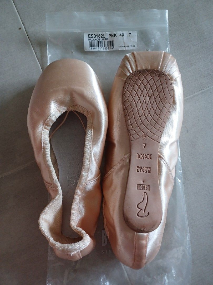 Red pointe shoes bloch store
