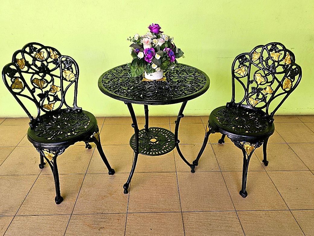 Cast iron garden table and chairs for 2025 sale
