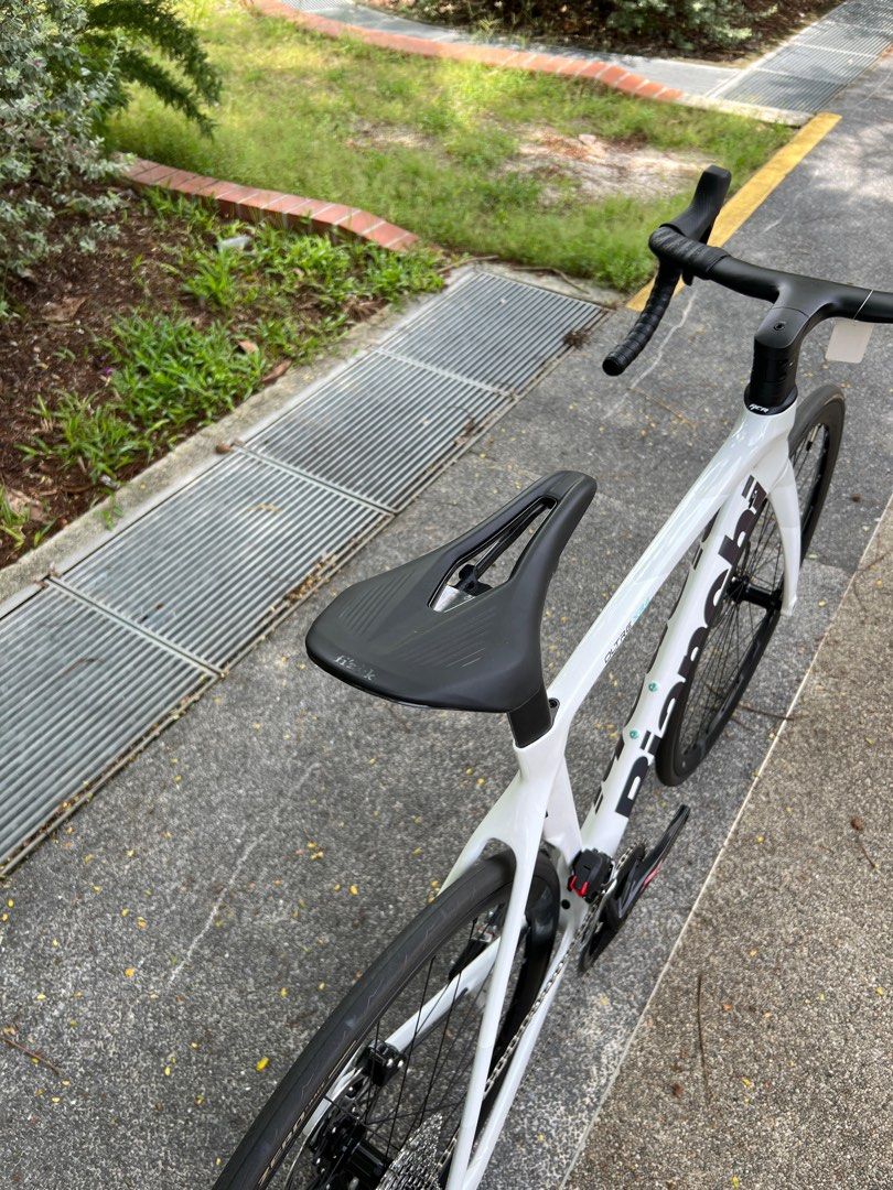 Bianchi oltre xr4 top vs pinarello f10