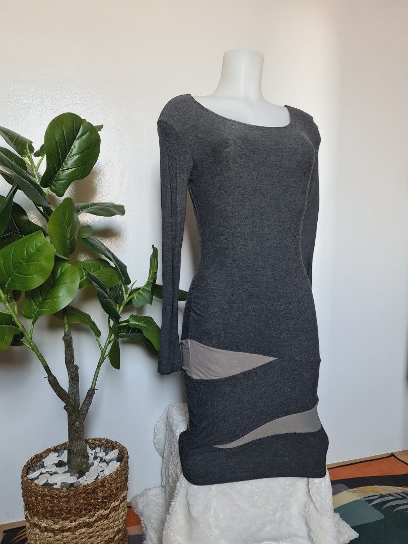 Branded BCBG maxazria midi long sleeve cotton office formal casual gray nude dress (Category: Dresses) located in San Marcelino. Submitted by thriftolshoppiness (Listing ID 1282888139, Image 2). Description: S-L STRECHY SOFT COTTON US branded.