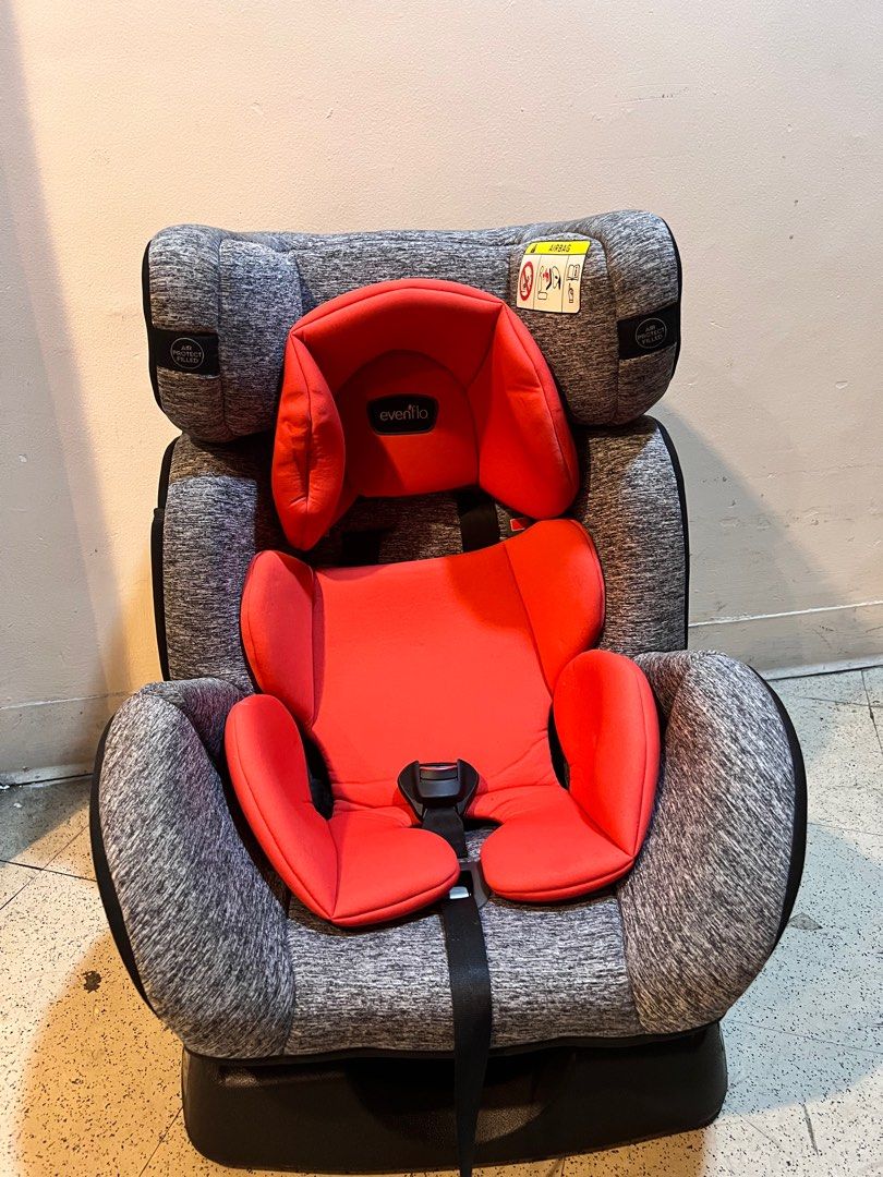 Car Seats - Evenflo brand (Category: Car Seats) located in Quezon City. Submitted by aprilising8 (Listing ID 1282822843, Image 1). Description: Mall price 8-9k Like new condition, halos di nagamit natambak lang sa storage😅 Pwde tanggalin yung cover at washable RFS: Ayaw gamitin ni baby😅 Up to 25kg Approx. from birth - 6 years.