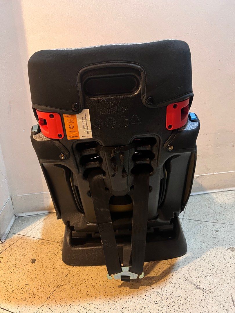 Car Seats - Evenflo brand (Category: Car Seats) located in Quezon City. Submitted by aprilising8 (Listing ID 1282822843, Image 3). Description: Mall price 8-9k Like new condition, halos di nagamit natambak lang sa storage😅 Pwde tanggalin yung cover at washable RFS: Ayaw gamitin ni baby😅 Up to 25kg Approx. from birth - 6 years.