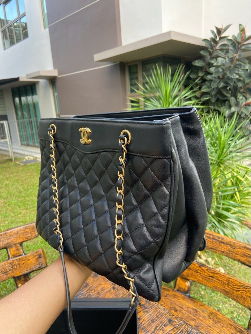 Chanel vintage shop timeless tote