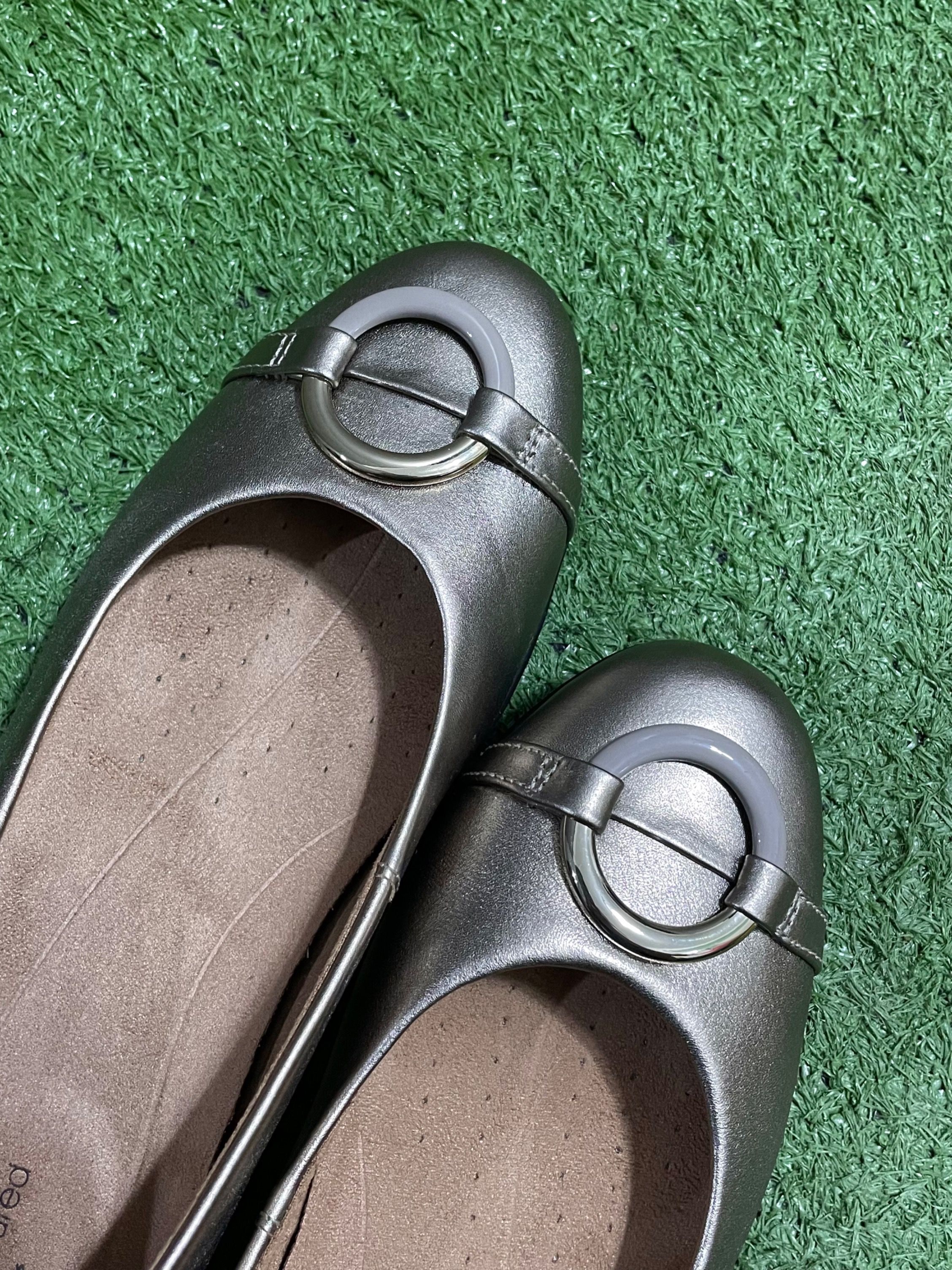 Clarks store neenah vine