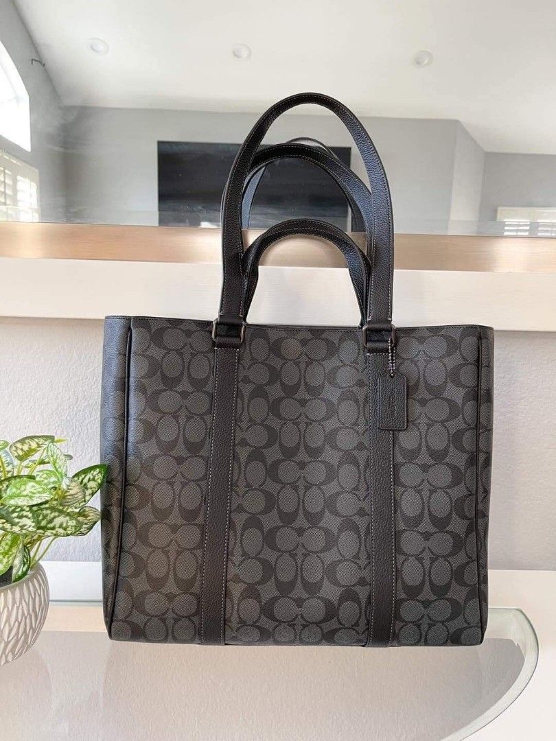 COACH HUDSON TOTE (Category: Luxury Bags & Wallets) located in Quezon City. Submitted by UrsCollectionpH (Listing ID 1282969117, Image 1). Description: COACH HUDSON TOTE IN SIGNATURE ✅ 13 3/4" (L) x 12 1/2" (H) x 5 1/4" (W) ✅️ with carecard dustbag paperbag ✅️ actual photo posted ✅️ if doubt, dont buy ✅️ no return no exchange policy ✅️ photo will be send before shipping Thank you.