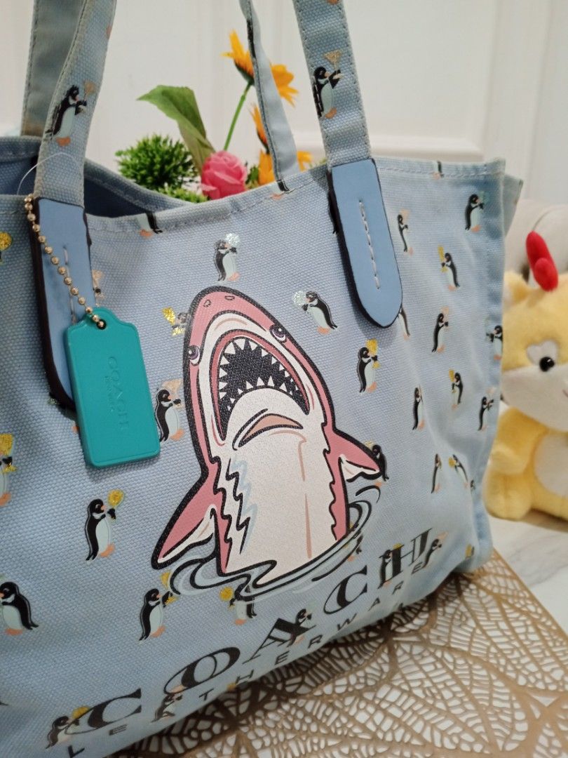 Coach sharky 2025 tote