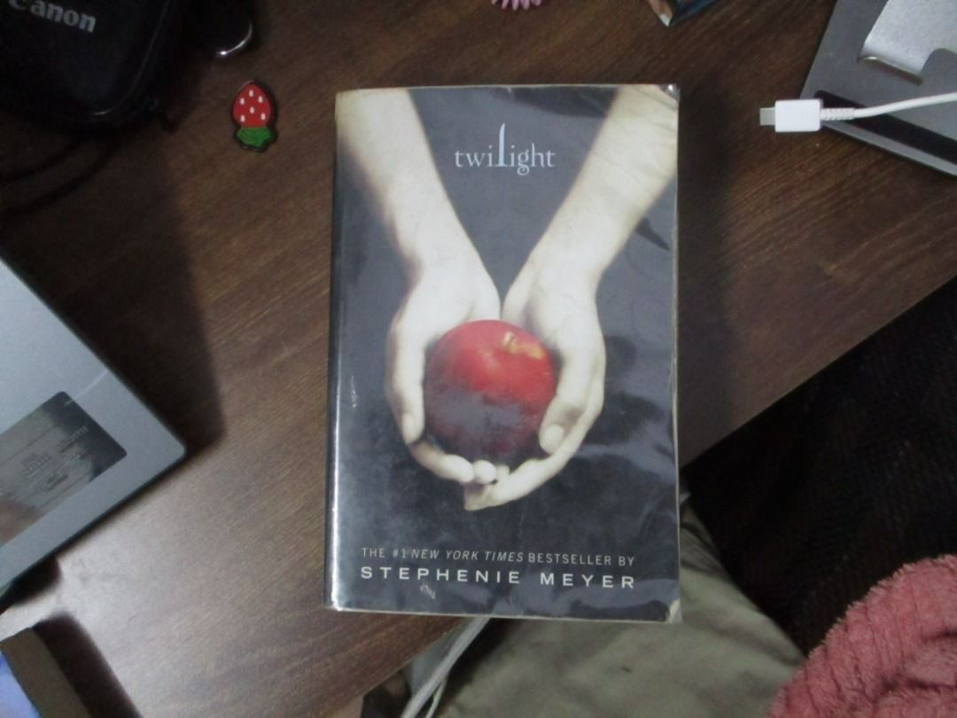 Complete Twilight Series (Category: Storybooks) located in Manila. Submitted by squeedler (Listing ID 1283091953, Image 2). Description: Twilight New Moon Eclipse Breaking Dawn The Short Second Life of Bree Tanner selling as set only!! .