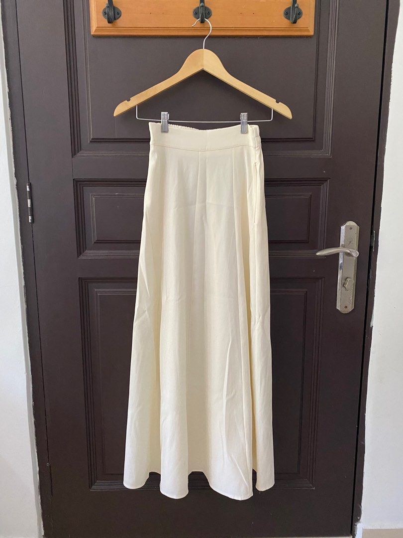 Flowy cream skirt store