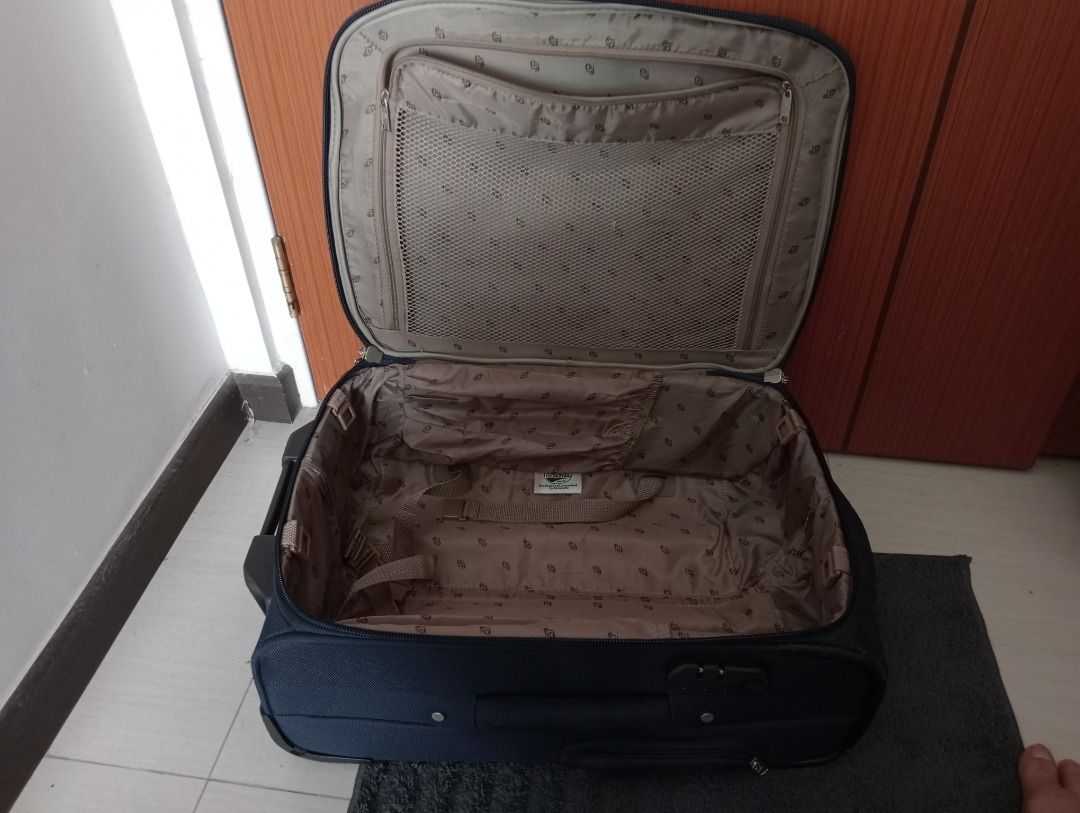 21 x 15 store x 9 luggage