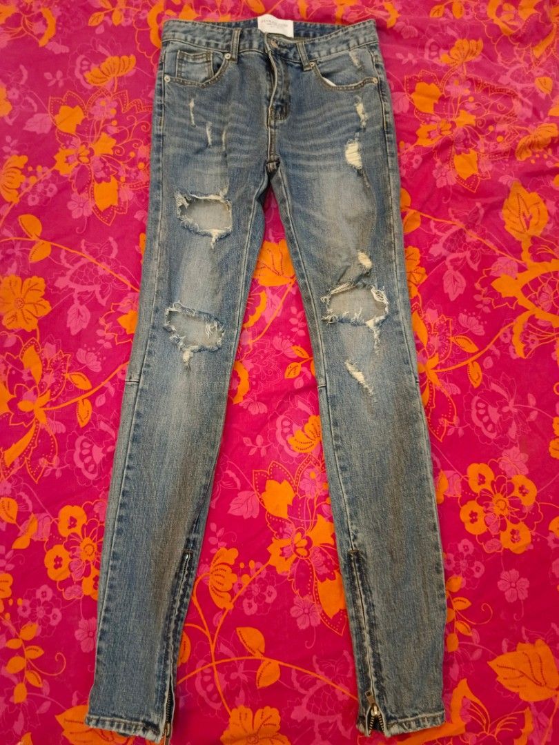Fear of God pants (Category: Jeans) located in Batangas. Submitted by gavsandrix (Listing ID 1282914048, Image 1). Description: fear of God pants maintag only size 29-30.