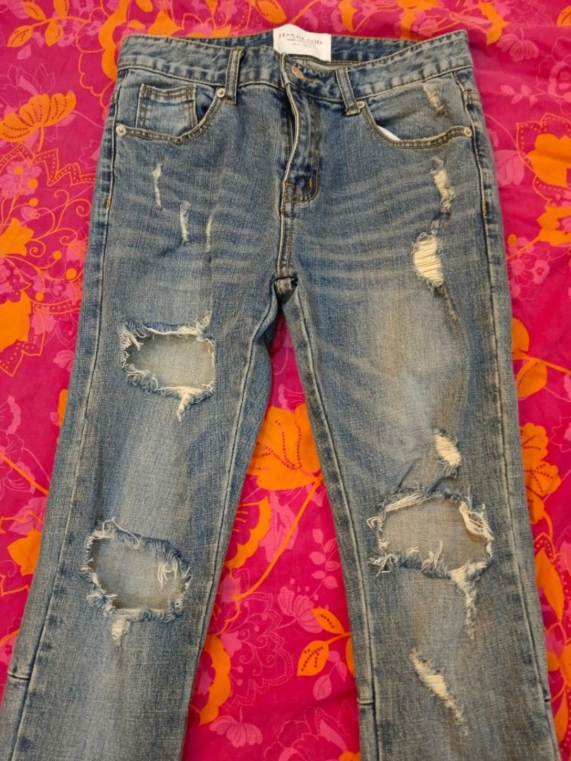 Fear of God pants (Category: Jeans) located in Batangas. Submitted by gavsandrix (Listing ID 1282914048, Image 2). Description: fear of God pants maintag only size 29-30.