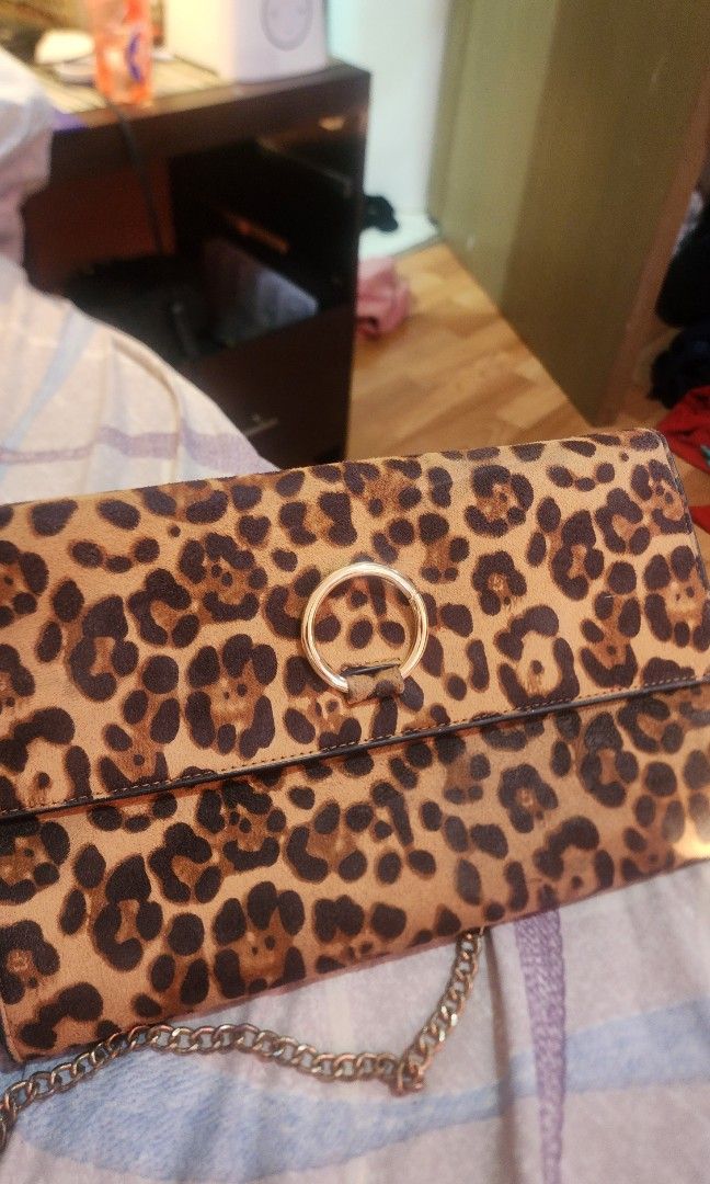 Leopard clutch hotsell forever 21