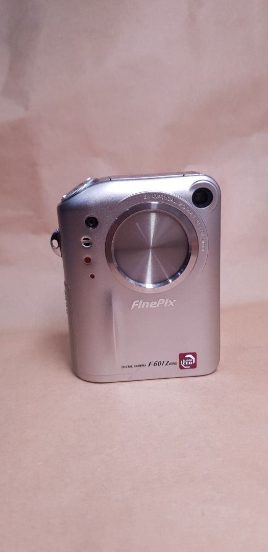 金屬殼.收藏級FUJI FINEPIX F601 ZOOM直立相機.功能正常., 相機攝影, 相機在旋轉拍賣