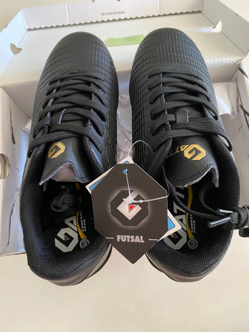 Gatti best sale futsal shoes