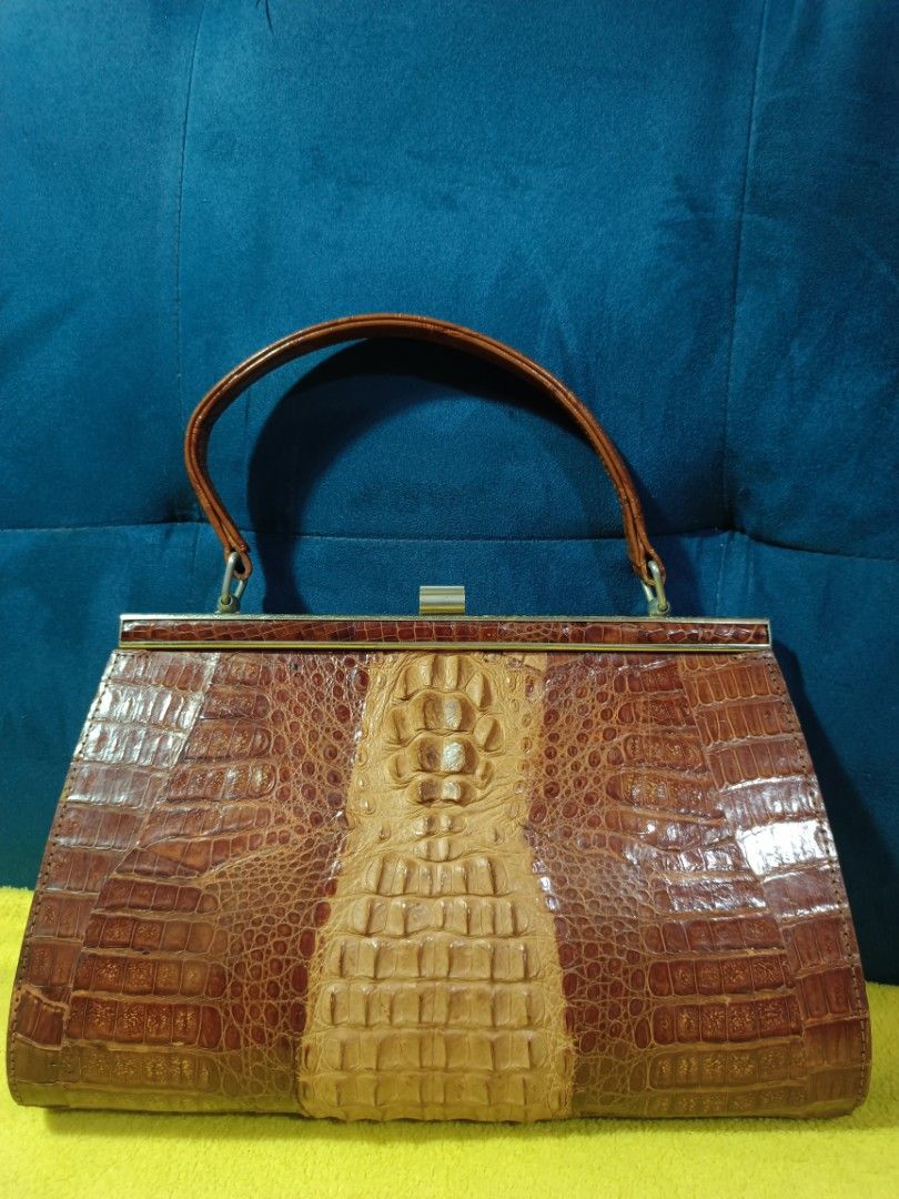 Genuine croc leather handbag (Category: Luxury Bags & Wallets) located in Taguig. Submitted by emz0923 (Listing ID 1282850033, Image 1). Description: rare. firm price.bag as described. condition is shown in the photos♥️.