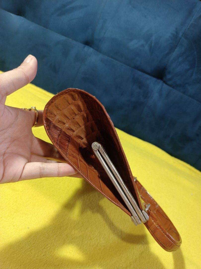 Genuine croc leather handbag (Category: Luxury Bags & Wallets) located in Taguig. Submitted by emz0923 (Listing ID 1282850033, Image 3). Description: rare. firm price.bag as described. condition is shown in the photos♥️.