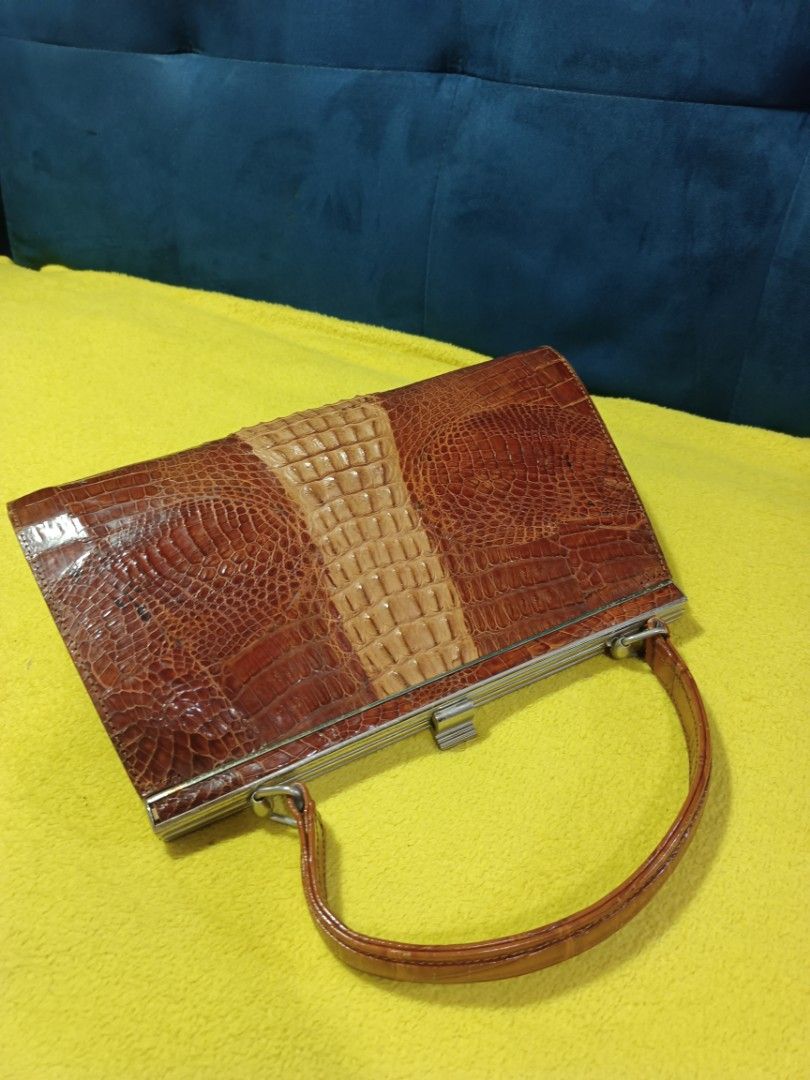 Genuine croc leather handbag (Category: Luxury Bags & Wallets) located in Taguig. Submitted by emz0923 (Listing ID 1282850033, Image 2). Description: rare. firm price.bag as described. condition is shown in the photos♥️.