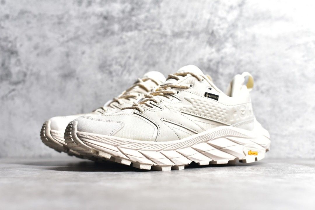 Hoka one top one beige