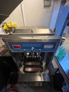 Ice cream machine (soft serve) 3 nozzles - with table and AVR