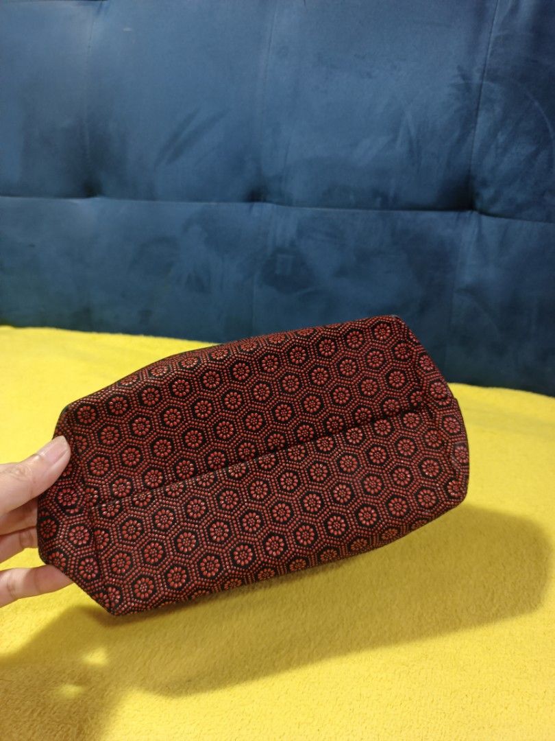 Indenya bucket hand clutch (Category: Luxury Bags & Wallets) located in Taguig. Submitted by emz0923 (Listing ID 1282843904, Image 3). Description: as described. condition is shown in the photos♥️.