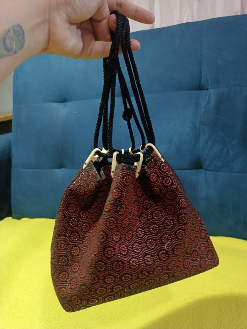 Indenya bucket hand clutch (Category: Luxury Bags & Wallets) located in Taguig. Submitted by emz0923 (Listing ID 1282843904, Image 2). Description: as described. condition is shown in the photos♥️.