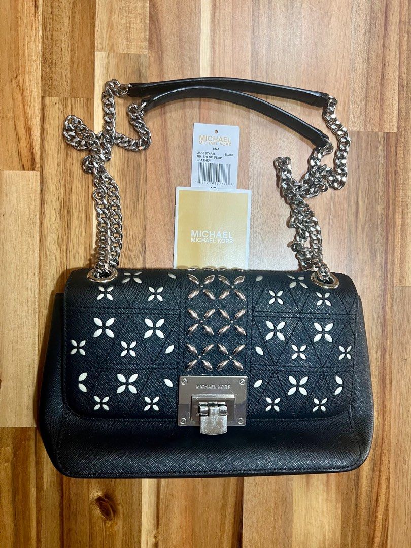 Michael Kors Shoulder/Crossbody Leather bag (Category: Luxury Bags & Wallets) located in Paranaque City. Submitted by mcmyg (Listing ID 1282886835, Image 1). Description: Michael Kors Saffiano Leather bag Can be worn crossbody or shoulder MOP: Gcash, BPI MOD: pickup at Paranaque via same day courier .